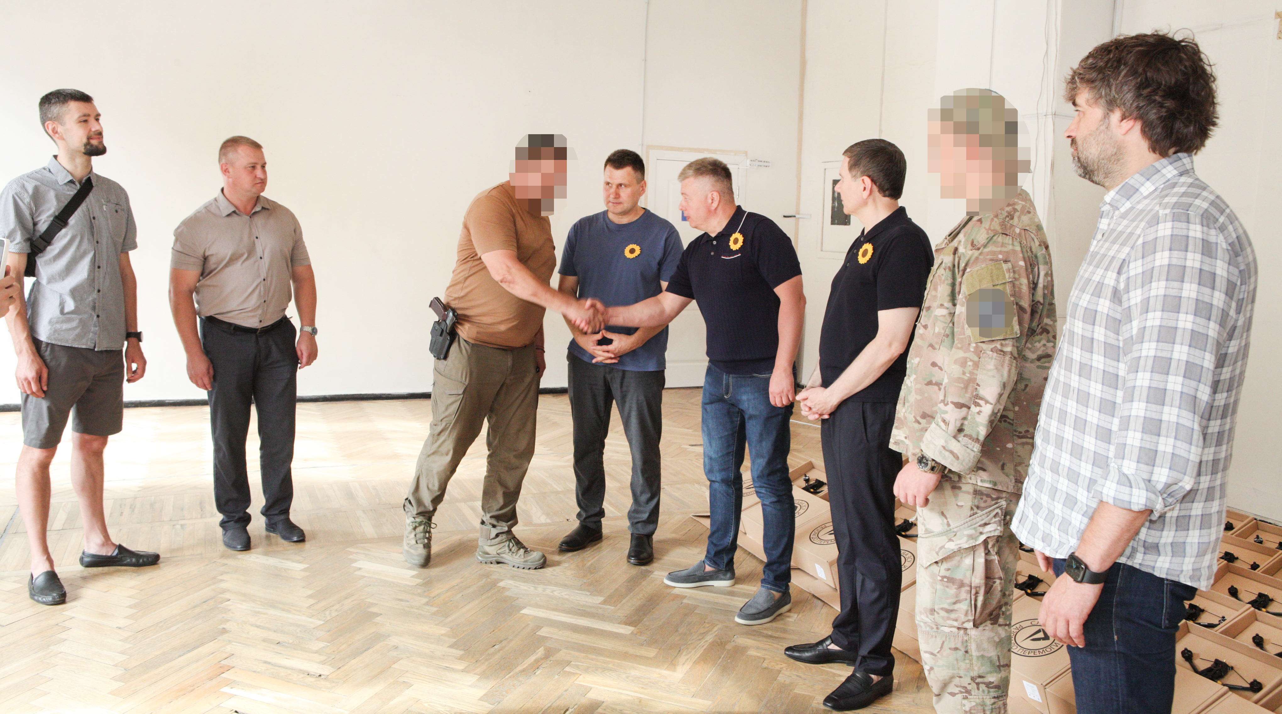Воїни двох бригад ЗСУ отримали ще 250 FPV-дронів від Вінницької громади 